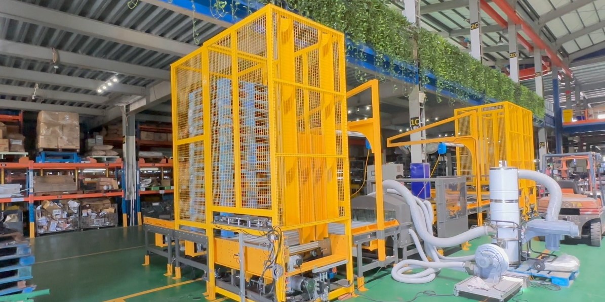 動力滾筒棧板分離機+清洗設備 | Roller conveyor with pallet cleaning and stacking equipment| パレットの清掃と積み重ね設備